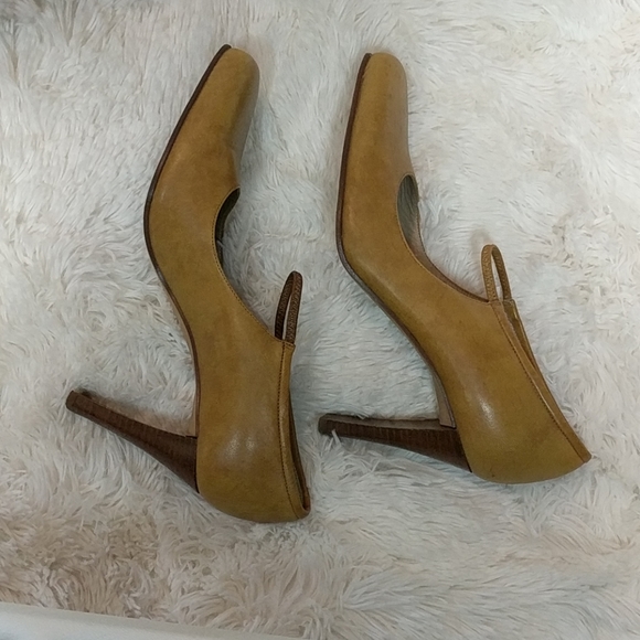 DKNY Italian Made Tan Leather High Heels sz 8 - Picture 5 of 6